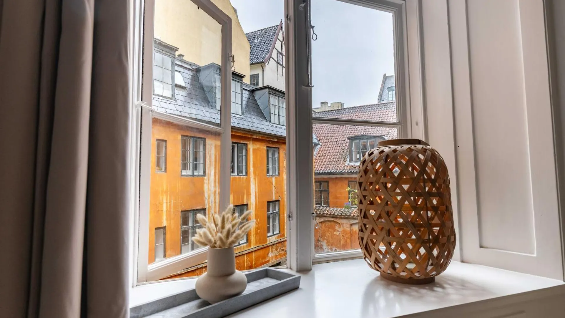 Rare 4Br Apartment W Unique Details In Cph City Copenhagen