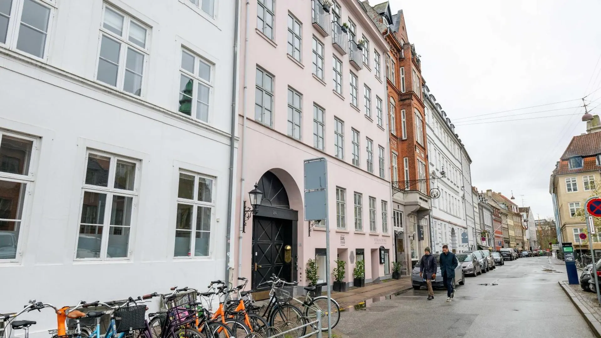 Rare 4Br Apartment W Unique Details In Cph City Copenhagen