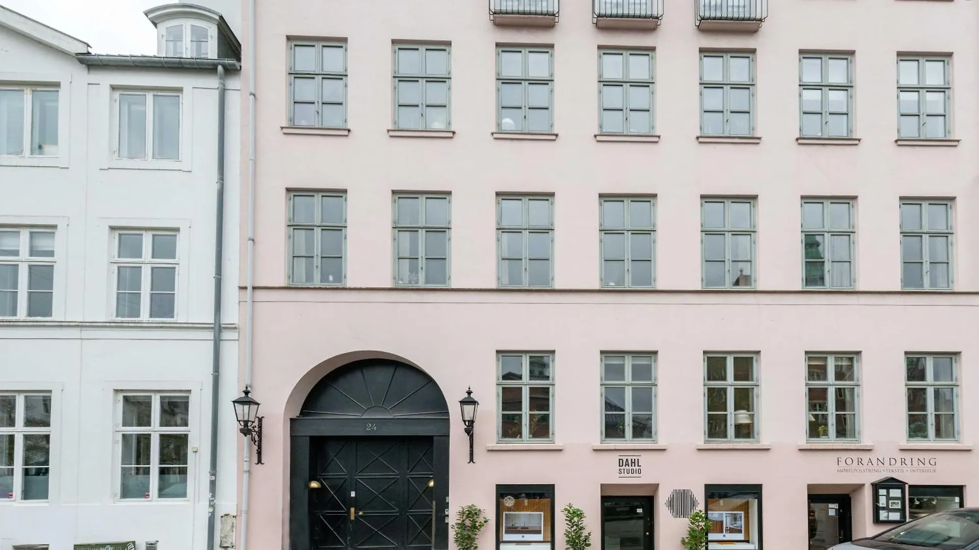 Rare 4Br Apartment W Unique Details In Cph City Copenhagen 0*,
